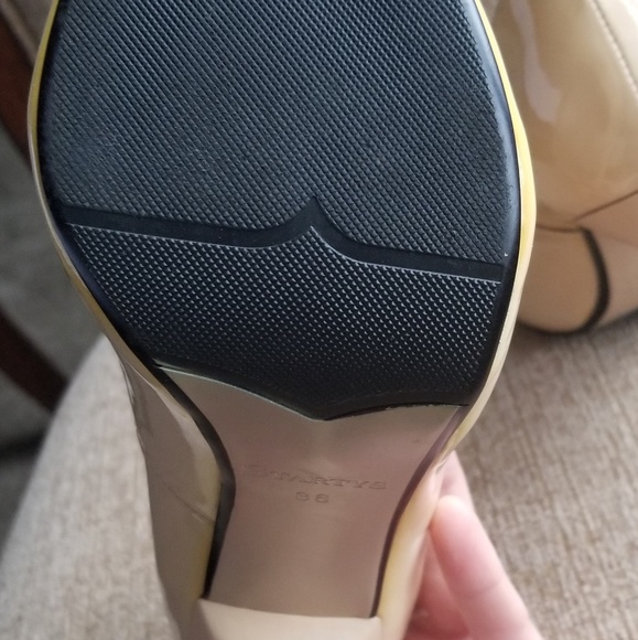 Cream open-toe patent leather stilettos - Picture 5 of 8